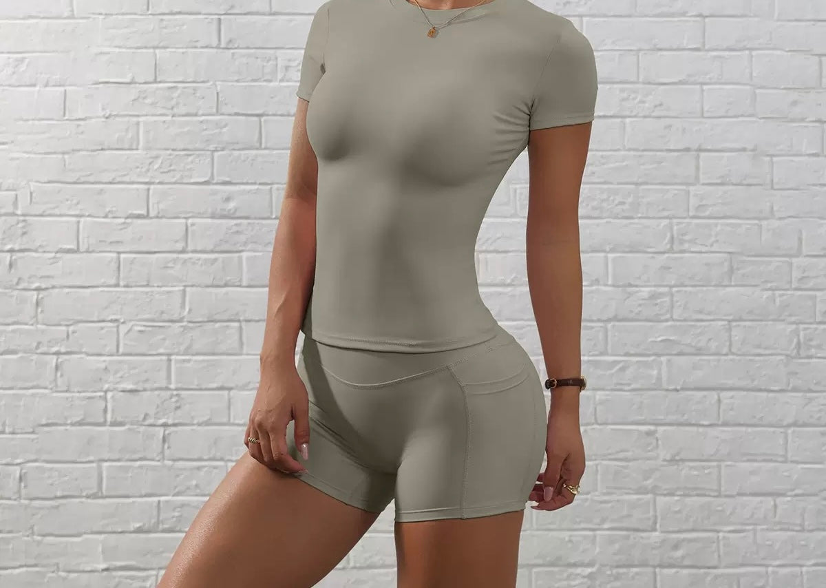 Short-sleeved yoga shorts set